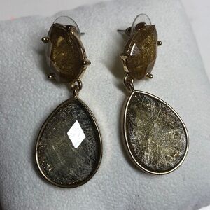 Earrings style pendant with beds in mustard and gray